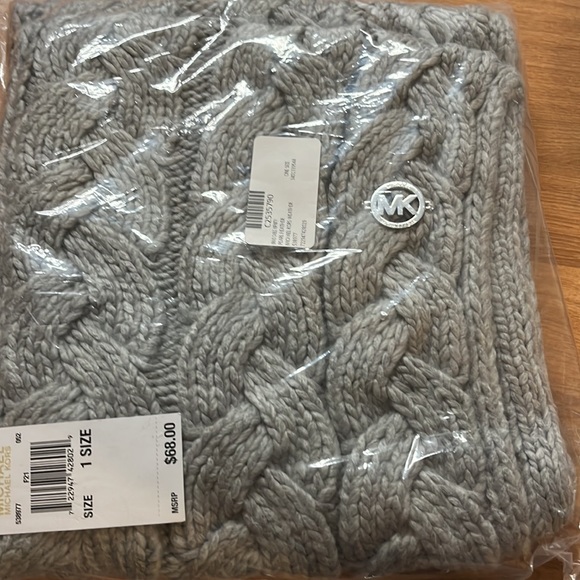 MICHAEL KORS BRAID INFINITY SCARF - Picture 3 of 5